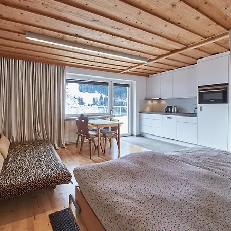 Sunnyside Apartment *