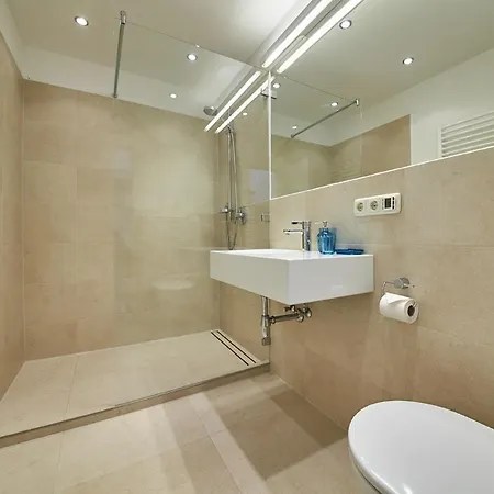 Sunnyside Apartment *