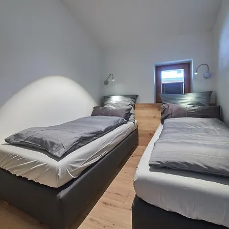 Sunnyside Apartment *